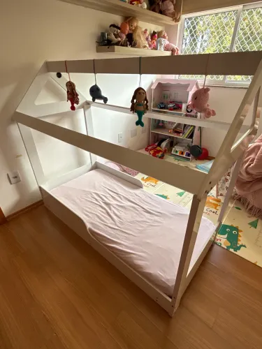 Cama montessoriana com colchão