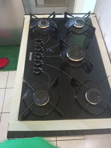 Vende-se um fogão completo com o armário 