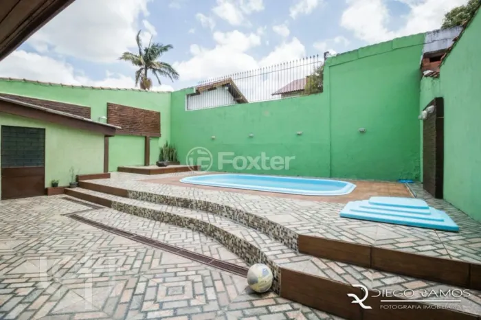 Casa à venda em Vila Ipiranga com 450 m², 3 quartos, 1 suíte, 2 vagas