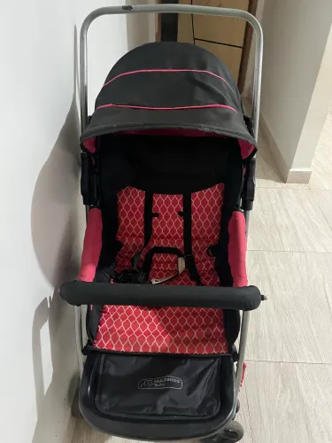 Vendo carrinho de bebê conservado 