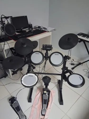 Bateria eletrônica zeraa 2 meses de uso