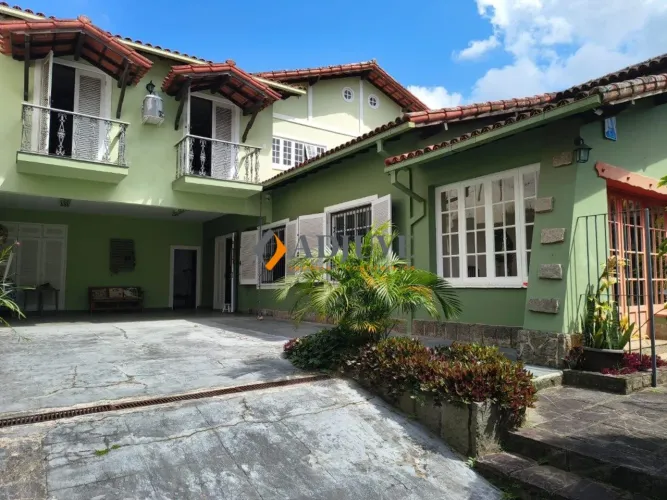 Casa à venda 6 Quartos, 2 Suites, 4 Vagas, 400M², Coronel Veiga, Petrópolis - RJ
