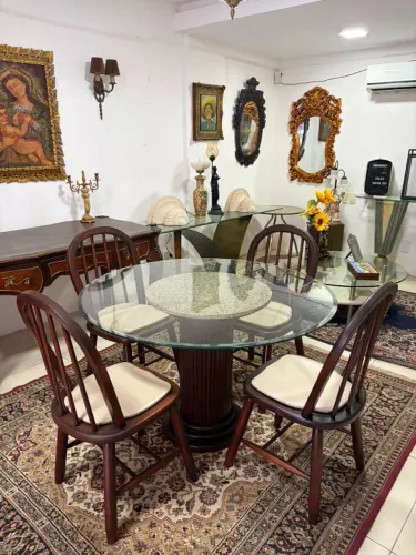Mesa de Jantar e 4 cadeiras madeira