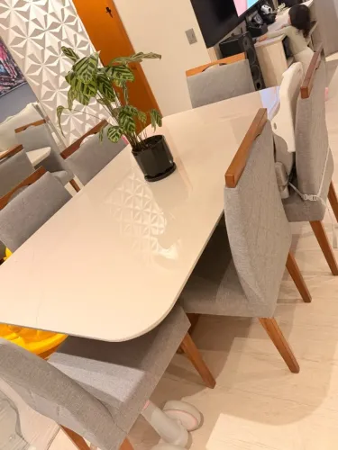 Mesa de jantar madeira com tampo de vidro laqueado