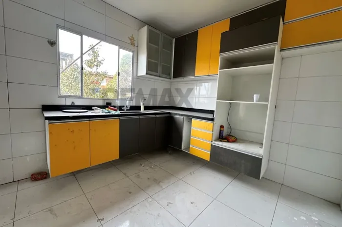 Casa para Aluguel: 3 Quartos em Vila Vitória