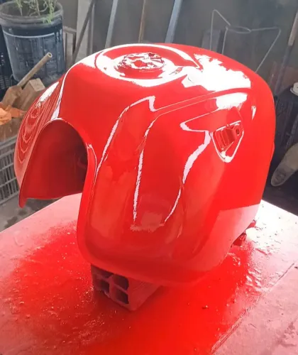 Pintura de moto e rodas de magnésio