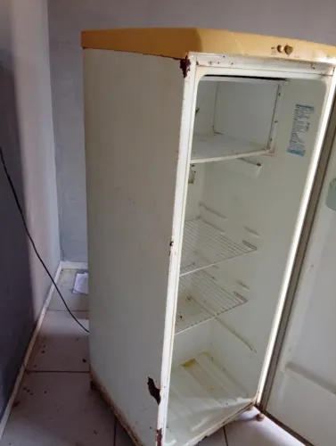 Vendo geladeira barato 150$