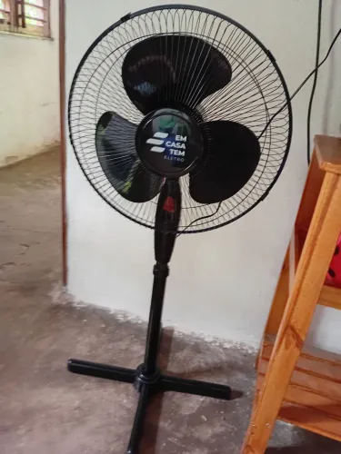 Vendo ventilador 127v , mal foi usado 