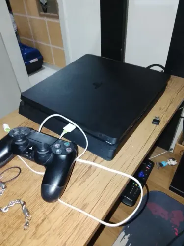 Vendo Playstation 4 slim HD 500gb SSD