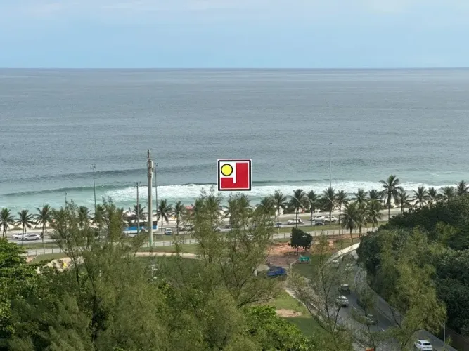 Vendo 1Q Barra, frontal mar, vista espetacular, na Av da Praia, cozinha grande, área sv, d