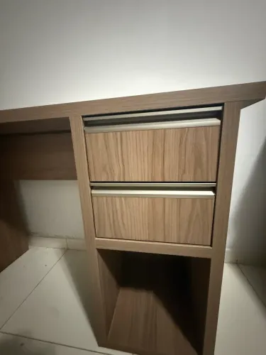 Escrivaninha em MDF