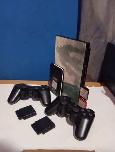 PS2 em ótimo estado +hd 250gb +2 controles bluetooth +2 memory card +hdmi