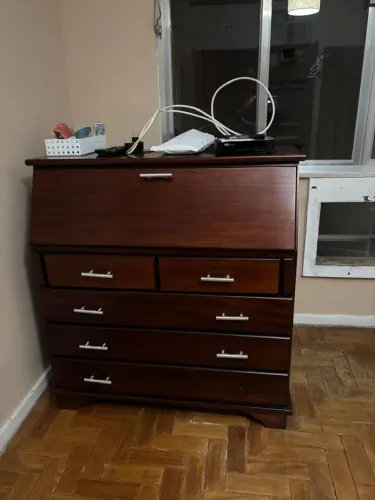 Vende-se moveis antigos. Preço à combinar