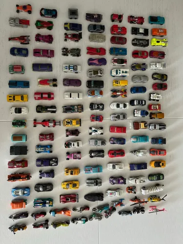 KIT CARRINHO HOT WHEELS + GARAGEM PAREDE