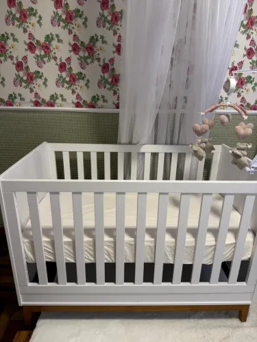 Berço laqueado branco