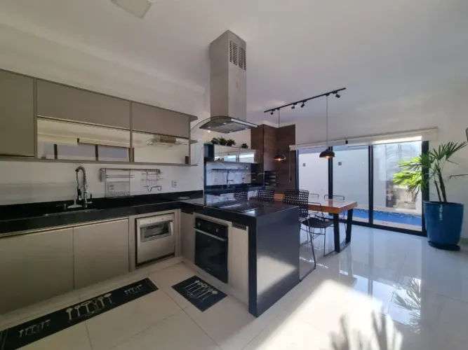 Casa de 146m² com 03 suítes para locação e venda - San Marco