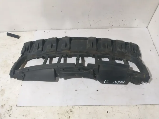Defletor da grade frontal Passat 99 a 2003