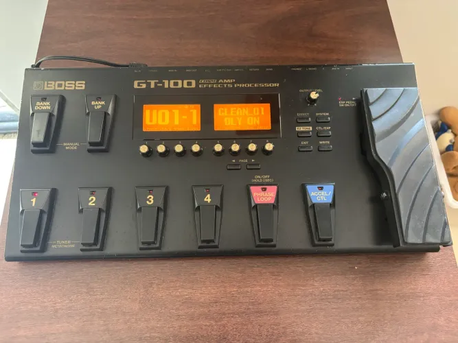 BAIXOU! Boss GT 100 - Perfeito - Fonte Original acompanha Bag para transporte