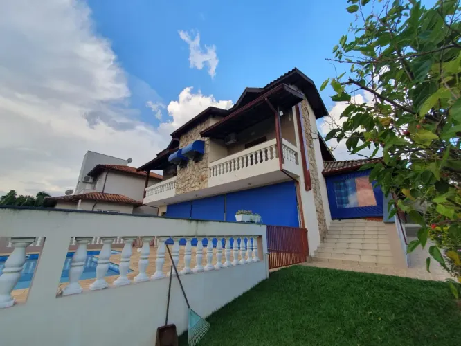 Fazenda/Sítio/Chácara para venda possui 360 metros quadrados com 4 quartos
