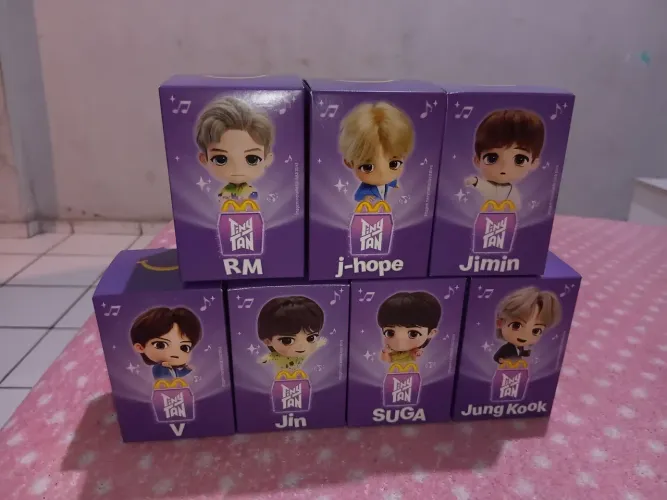 Bonecos bts mc donald