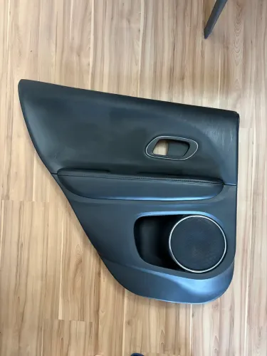 Forro de porta traseira esquerda Honda HRV ( 2015 a 2021 )