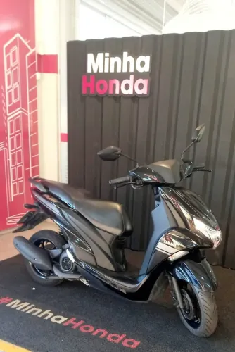 Yamaha Fluo 125 22/23 emplacada.