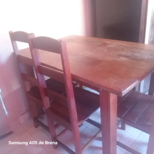Vendo mesa madeira 300 reias
