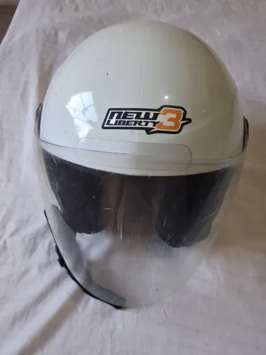 Capacetes semi novos