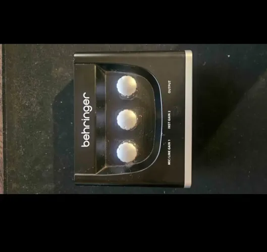 Interface Behringer um2
