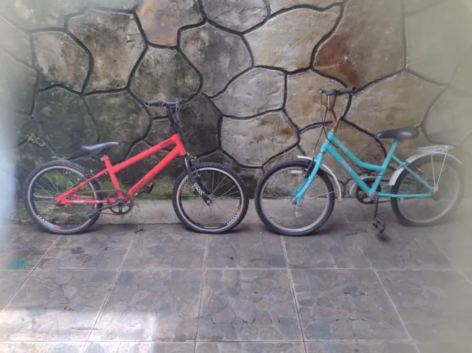 Duas Bicicletas Infantis
