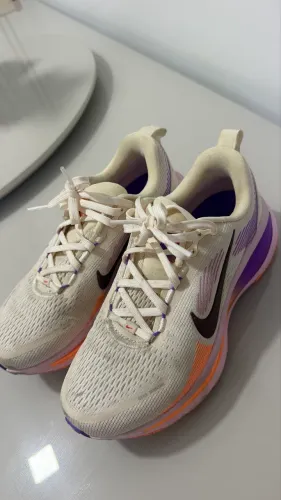 Tênis Nike Vomero 18, TAM 35
