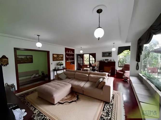 Condomínio Quinta das Flores Casa com 4 Quartos