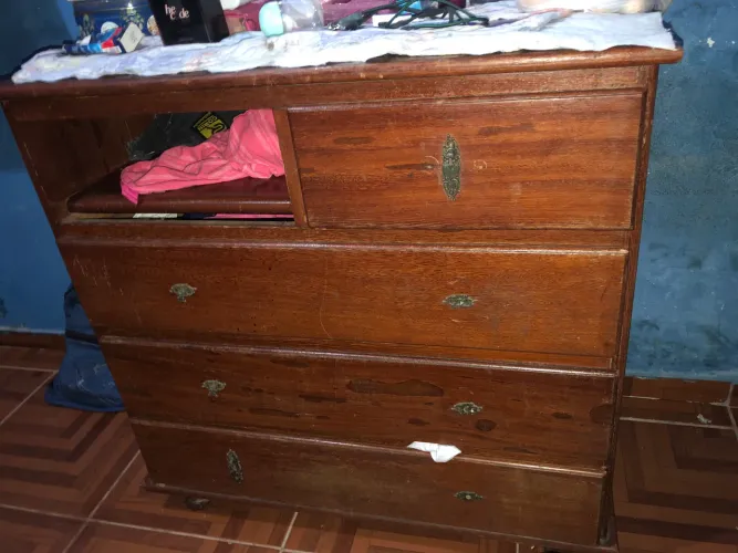 Vendo cômoda 50 reais com avarias