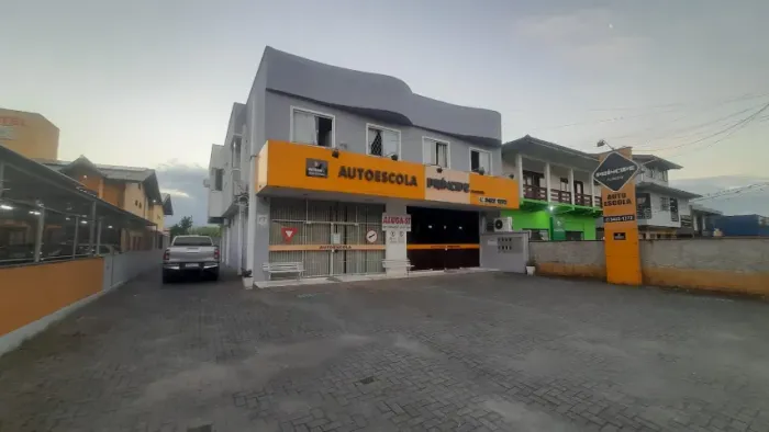 Aluga-se Sala Comercial Bairro Floresta em Joinville