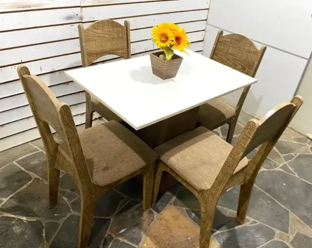 Mesa tampo 90x60cm com 4 cadeiras veludo