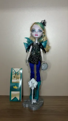 Boneca Ever After High Faybelle Thorn