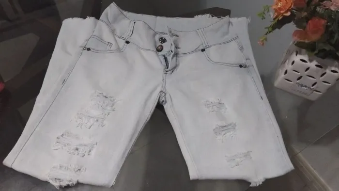 Jeans tradicional rasgadinha número 38