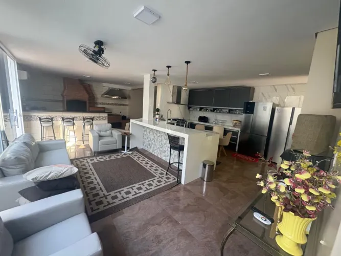 SOBRADO DE ALTO POTENCIAL NA VILA SADIA  VÁRZEA GRANDE/MT COM 300 m²