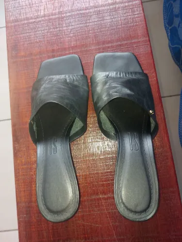 Vendo sandália Santa Lolla semi nova preta