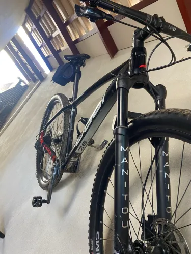 Mountain Bike Oggi Big Wheel 7.6 Aro 29 - SRAM GX Eagle 12v & Manitou Machete