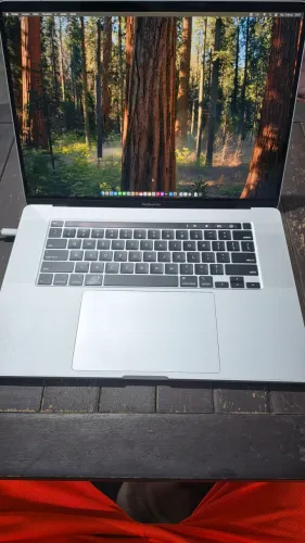 Macbook pro I9 inch 2019