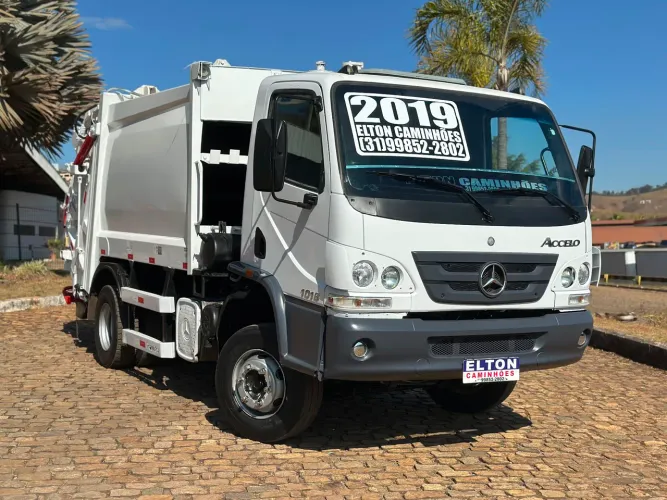 CAMINHÃO 3/4 COMPACTADOR DE LIXO A VENDA MERCEDES BENZ ACCELO 1016