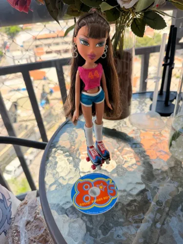BONECA BRATZ FLASHBACK FEVER ORIGINAL 