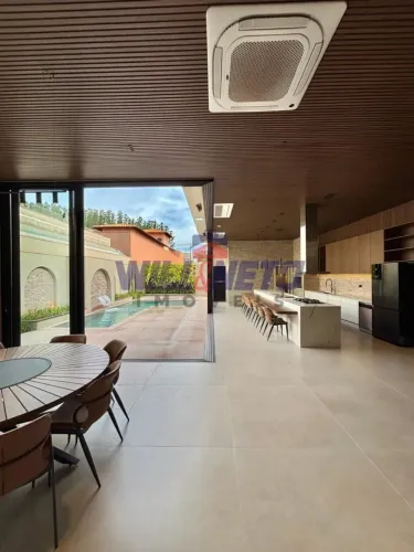 VENDA | Sofisticação e exclusividade em um projeto neoclássico impecável