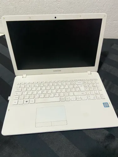 Notebook Samsung 300E5M/300E5L i5 7ª geração com 8GB RAM e Windows 11