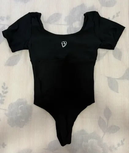 Body esportivo preto