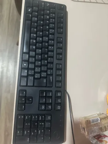 Lote com 30 teclados Dell e Logitec usados funcionando