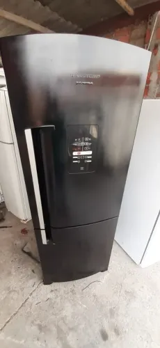 Geladeira preta
