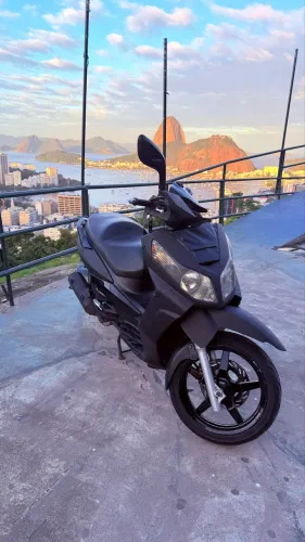 Citycom 300i com coisas pra fazer. Documentada 