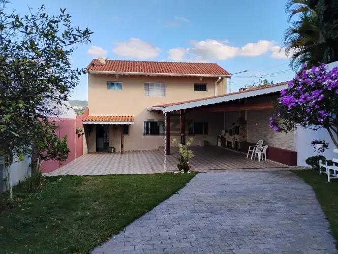 Casa / Sobrado em Jardim do Lago